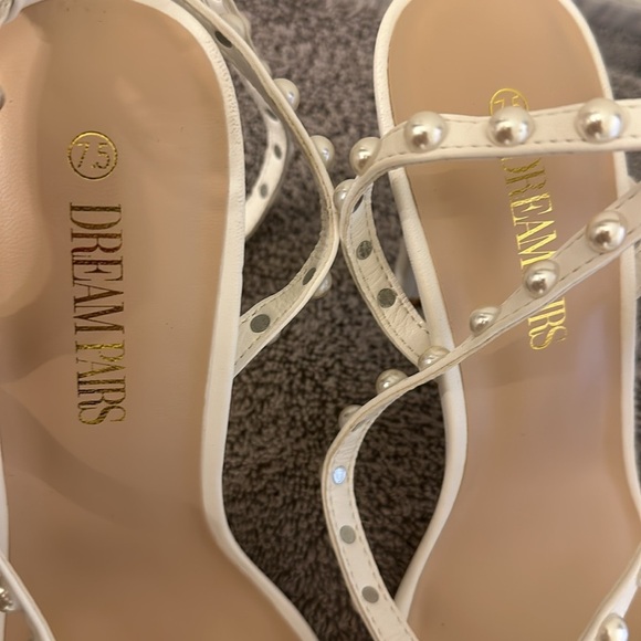 Women’s white heels - Picture 2 of 3